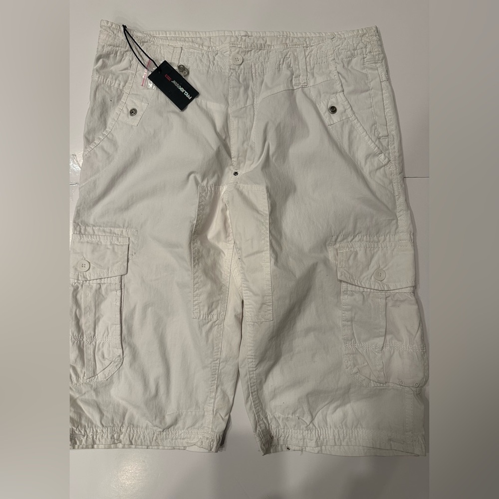 Projek Raw New White Knee-Length Cargo Shorts with Flat Waistband - Picture 4 of 5